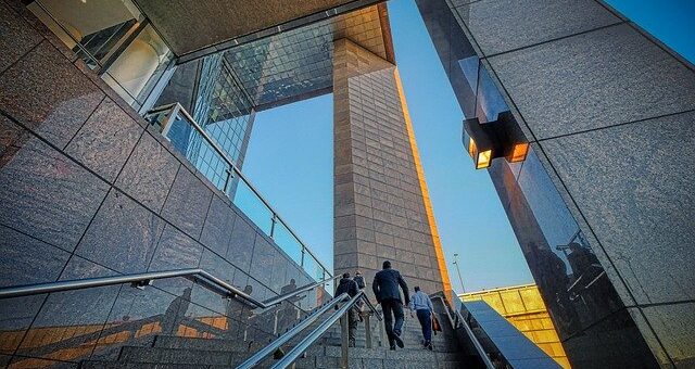 Stairs Building Businessmen  - fietzfotos / Pixabay